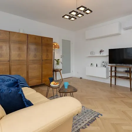Elegant With Ac 550 M To Copernicus Science Centre By Renters Appartement Varsovie