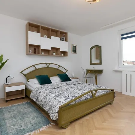 Appartement Elegant With Ac 550 M To Copernicus Science Centre By Renters