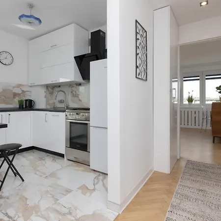 Elegant With Ac 550 M To Copernicus Science Centre By Renters *