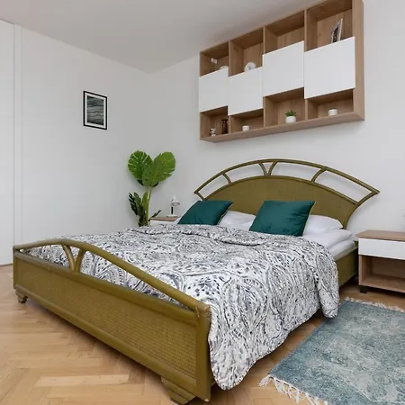 Elegant With Ac 550 M To Copernicus Science Centre By Renters Varsó