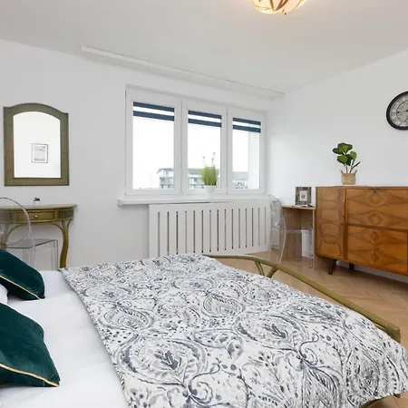 Elegant With Ac 550 M To Copernicus Science Centre By Renters Apartman Varsó