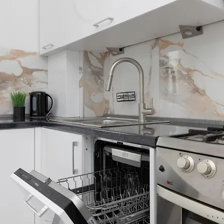 Elegant With Ac 550 M To Copernicus Science Centre By Renters Apartman Varsó